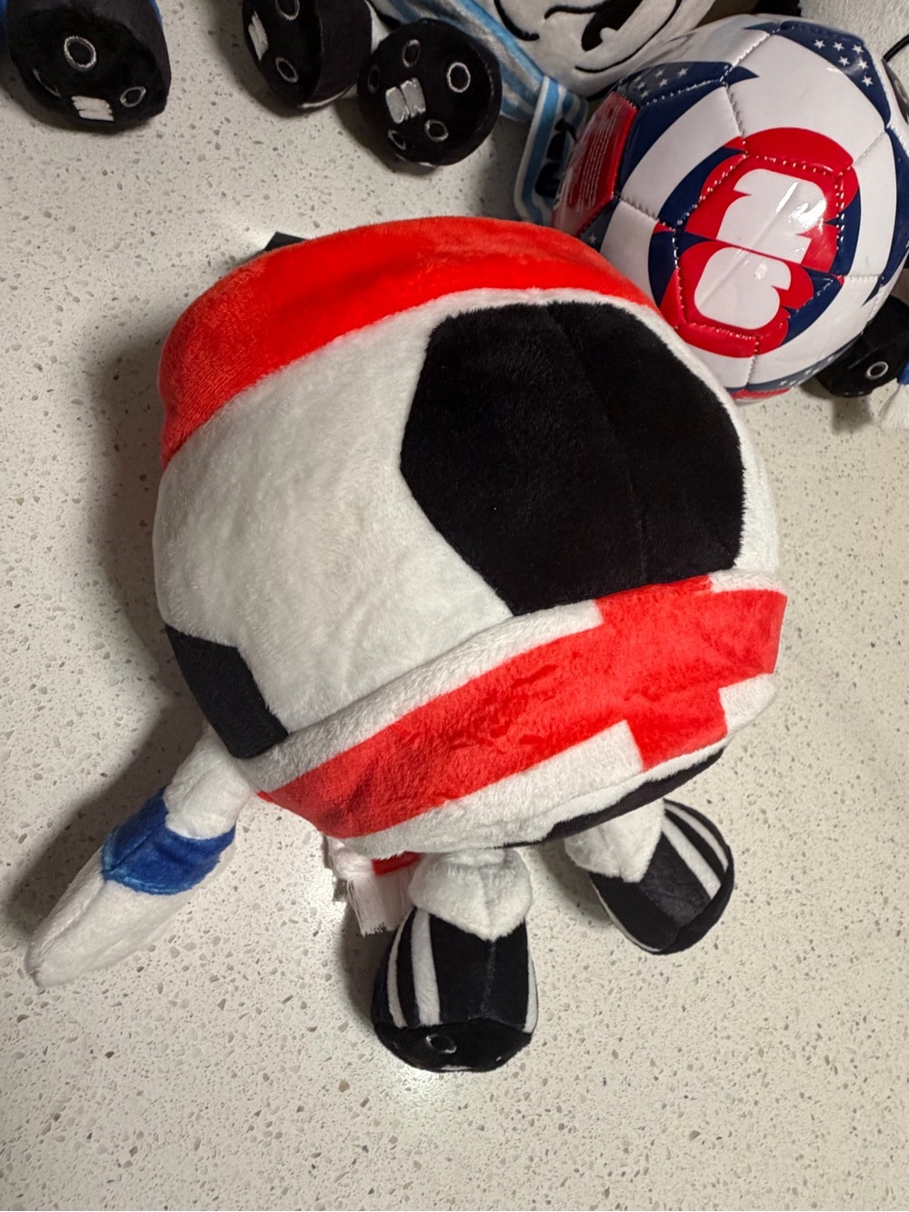Jazwares FIFA World Cup 26 Plush Stuffed Animal - England Black, White & Red - Picture 3 of 10
